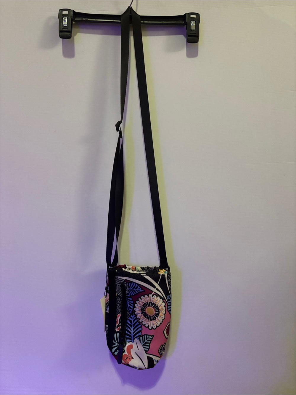 Vera Bradley Lighten Up Bottle  Crossbody Kauai Floral